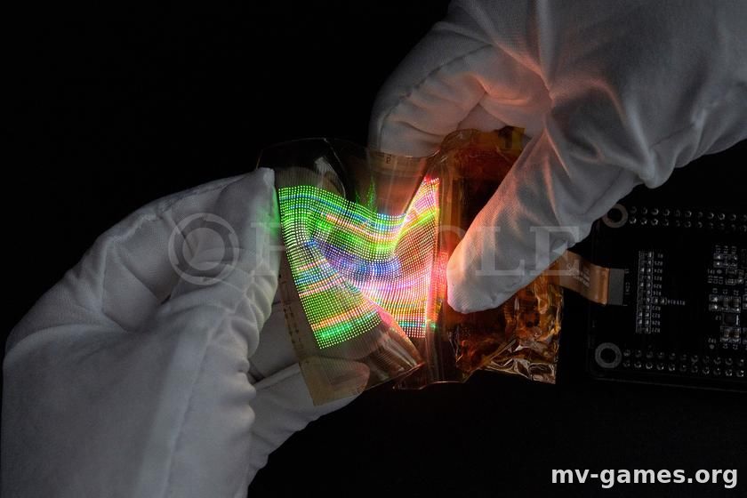 Будущее складных гаджетов: Royole показала эластичный micro-LED дисплей, который можно растягивать и сгибать